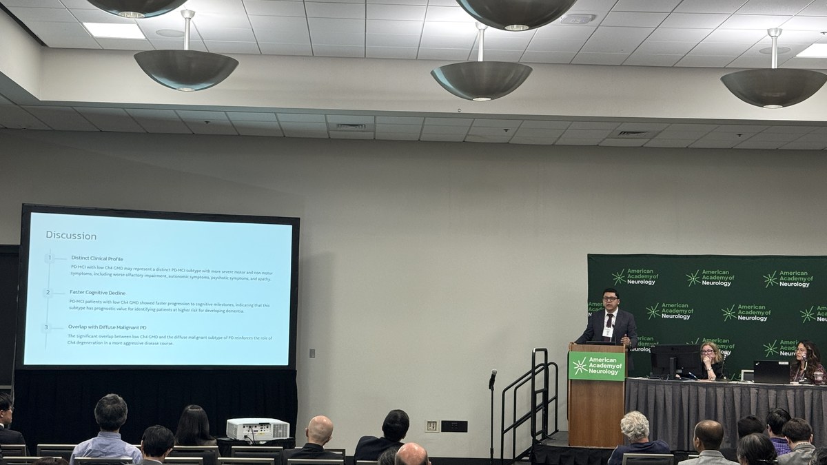 Ahmed Negida delivering an oral presentation at the AAN 2025 Annual Meeting